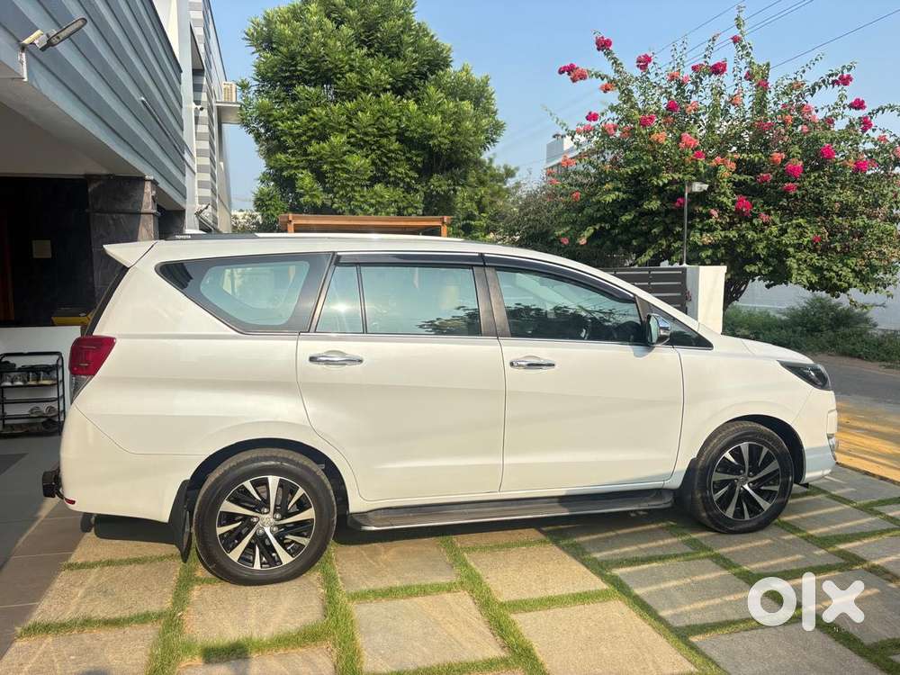 Toyota Innova Crysta [2020-ongoing] 2.4 Zx 7 Str, 2023, Diesel
