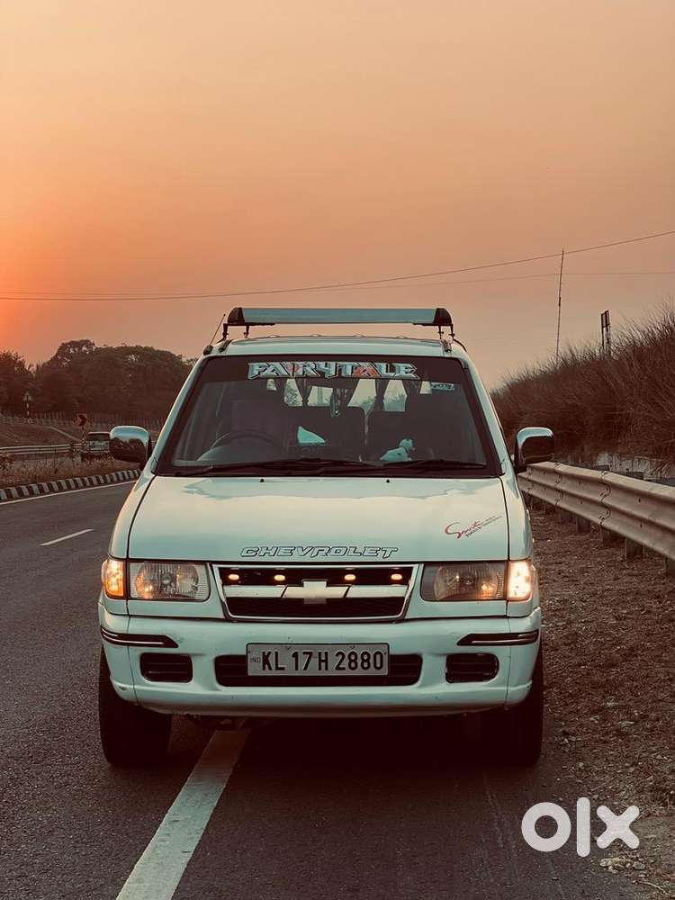 Chevorlet Tavera Neo 2 White