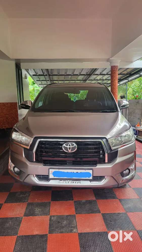 Innova Crysta 2.8g Well Maintained