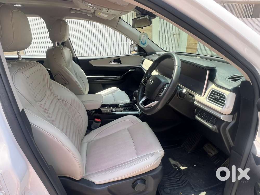 Mahindra Xuv700 2.2 Ax 7 Diesel At Luxury Pack Str Awd, 2023, Diesel