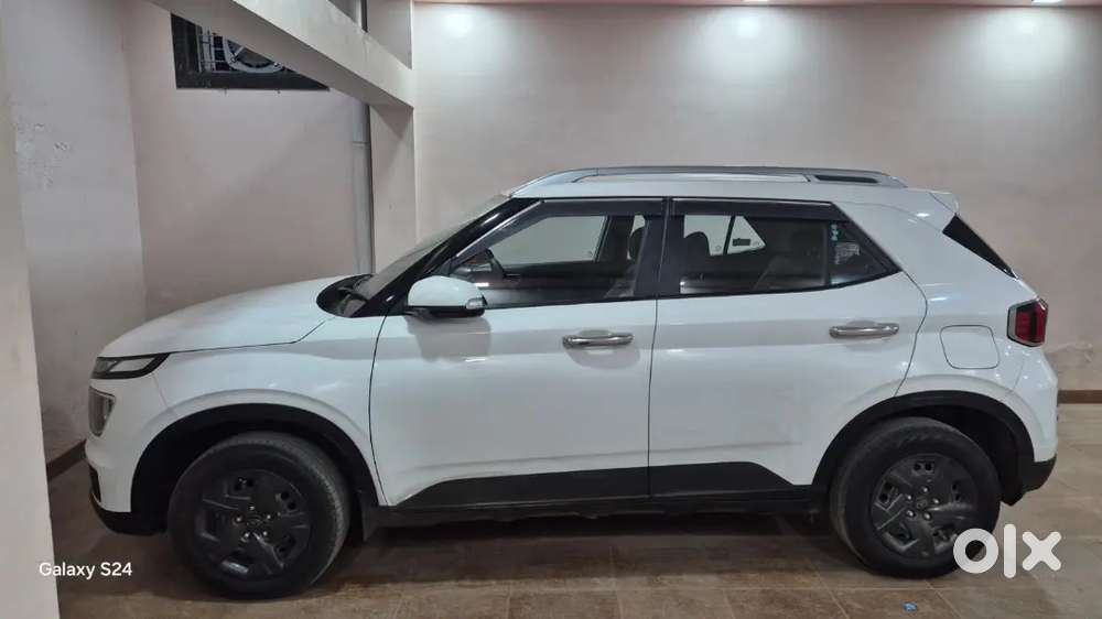 Hyundai Venue 2024 Diesel Well Maintained