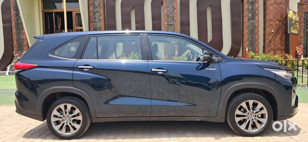 Toyota Innova Hycross 2.0 Zx Hybrid 7 Str, 2025, Petrol