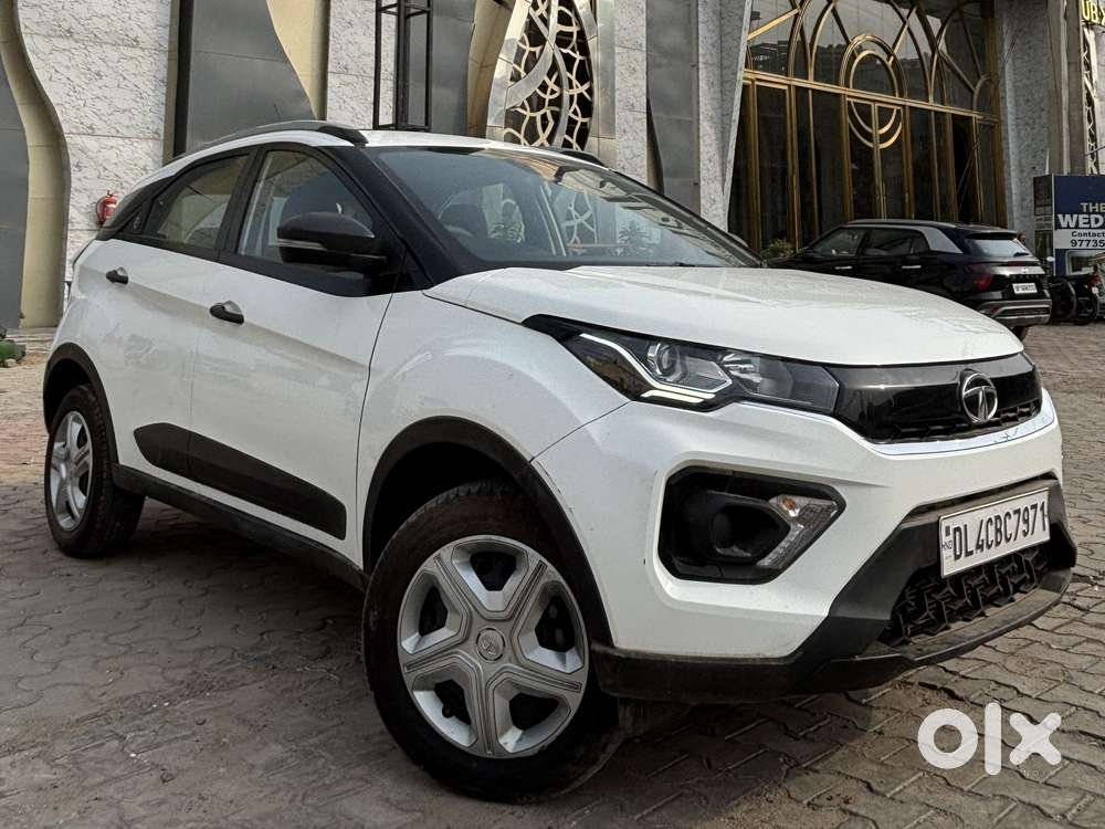 Tata Nexon 1.2 Revotron Xma Amt (s), 2023, Cng & Hybrids