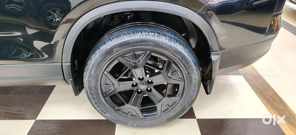 Tata Safari Accomplished Plus Dark Edition, 2024, Diesel