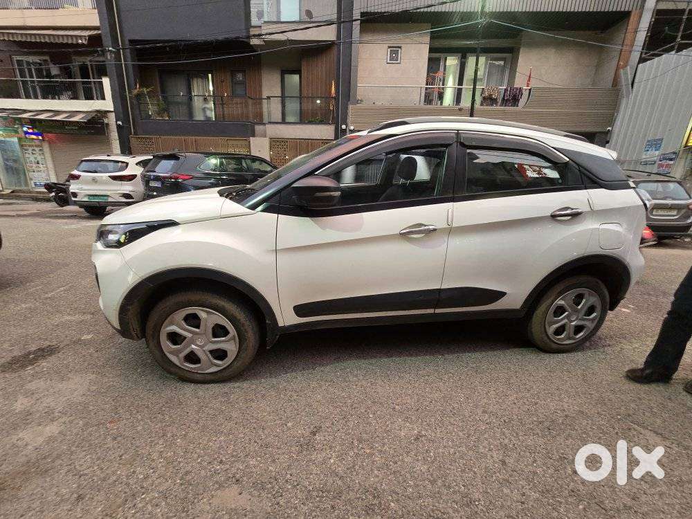 Tata Nexon 1.2 Revotron Xm (s), 2023, Cng & Hybrids