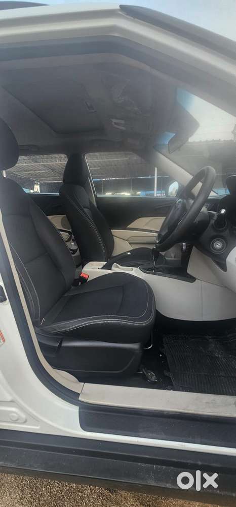 Mahindra Xuv300 1.2 W6 Amt Petrol, 2023, Petrol