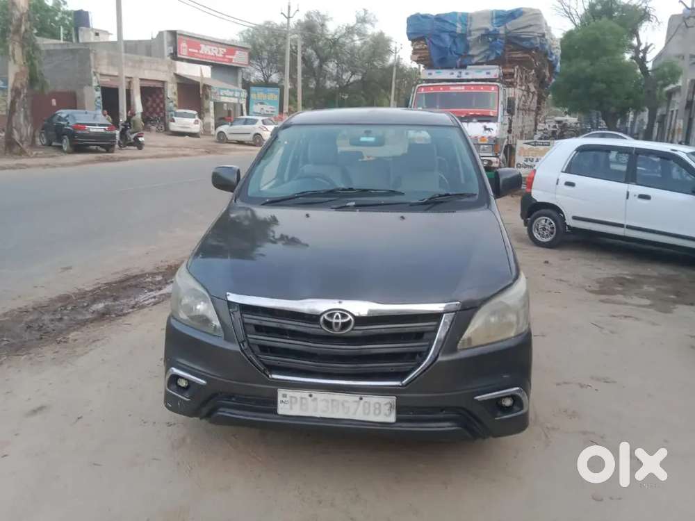 Toyota Innova 2015
