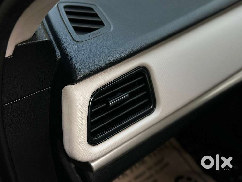 Mahindra Xuv700 2.0 Mx Petrol Mt 5 Str, 2024, Petrol