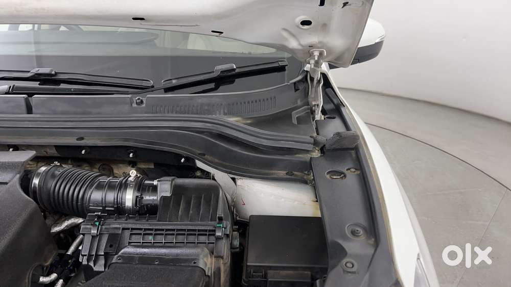 Mahindra Xuv700 2.0 Ax 7 Petrol At Str, 2022, Petrol