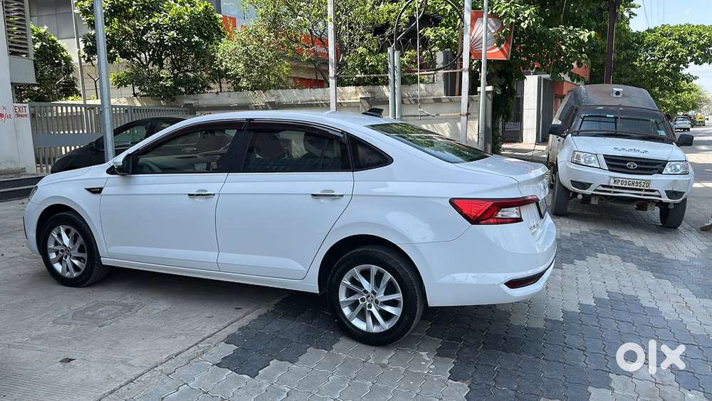 Skoda Slavia Petrol 2025