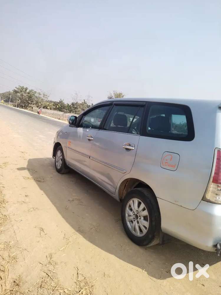 Toyota Innova Hycross 2010 Diesel 180000 Km Driven