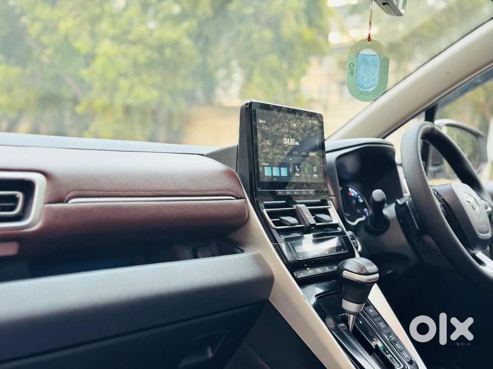 Toyota Innova Hycross 2.0 Vx (o) Hybrid 7 Str, 2024, Petrol