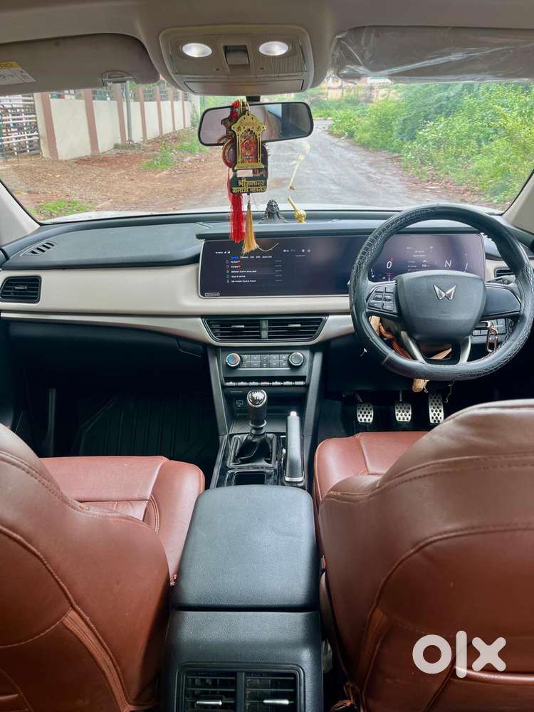 Mahindra Xuv700 2.0 Ax 5 Petrol Mt Str, 2022, Petrol