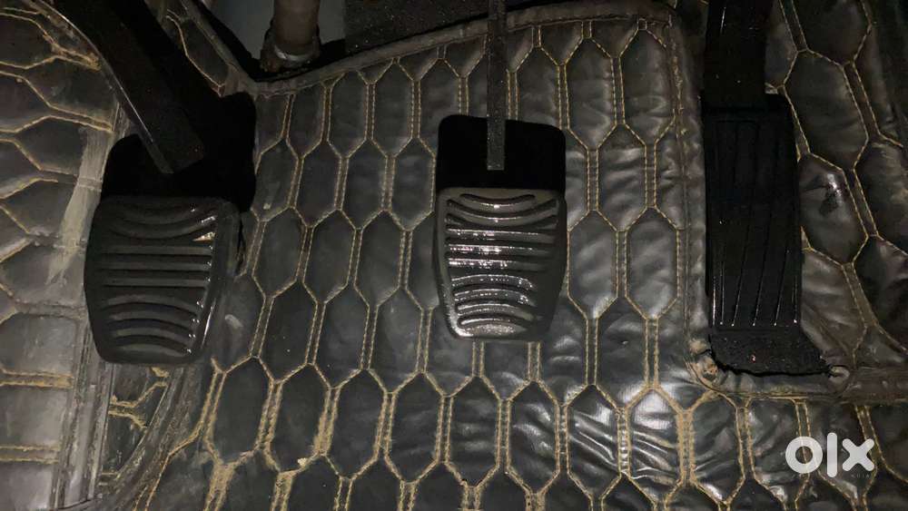 Mahindra Xuv700 2.0 Mx Petrol Mt 5 Str, 2023, Petrol