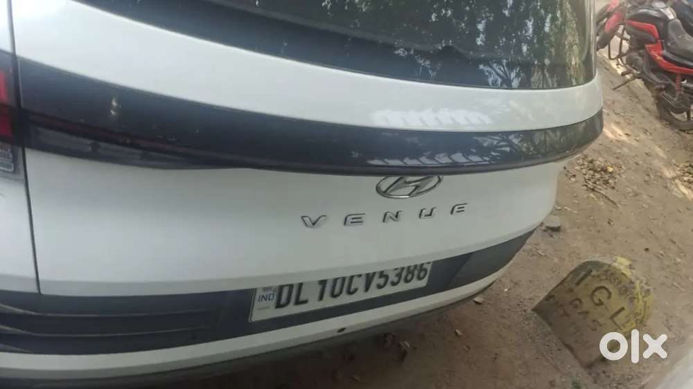 Hyundai Venue 2023 Petrol 24000 Km Driven