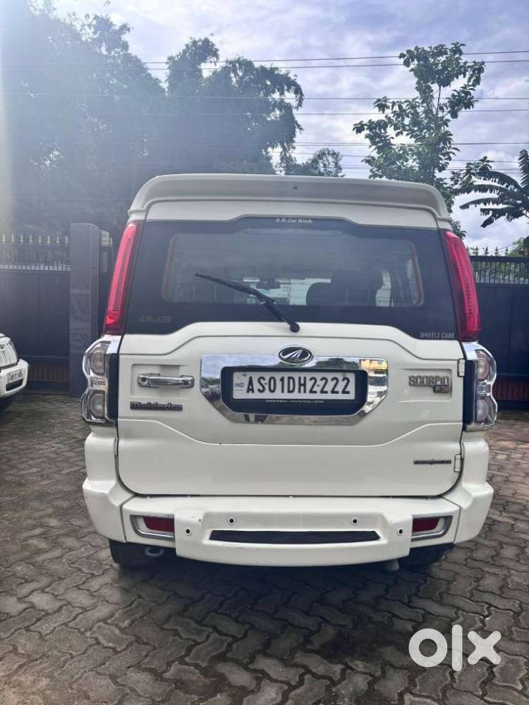 Mahindra Scorpio S10, 2017