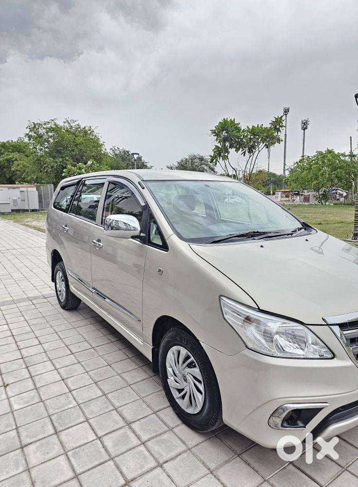 Toyota Innova 2.5 G (diesel) 8 Seater Bs Iv, 2016, Diesel