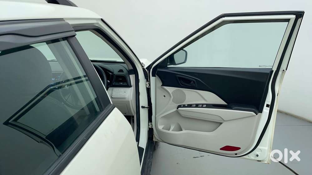 Mahindra Xuv300 1.2 W6 Amt Petrol, 2023, Petrol
