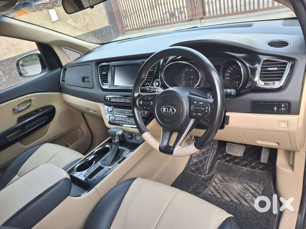 Kia Carnival Premium, 2021, Petrol