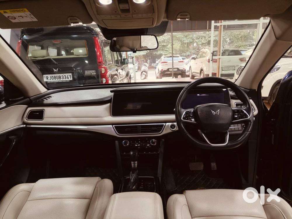 Mahindra Xuv700 2.2 Ax 7 Diesel At Luxury Pack Str Awd, 2022, Diesel