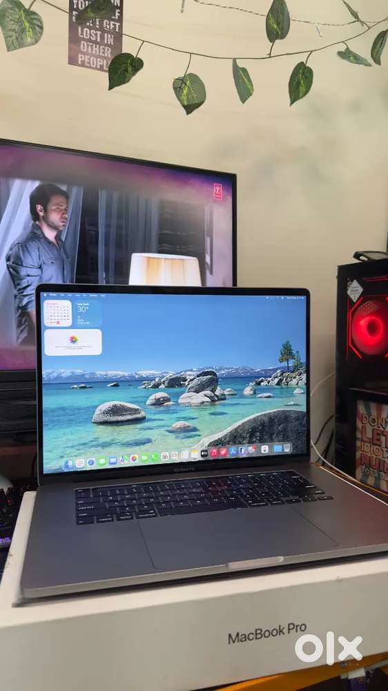 Apple MacBook Pro 16inch Intel i7 | Radeon Graphics | 16GB | 512GB SSD