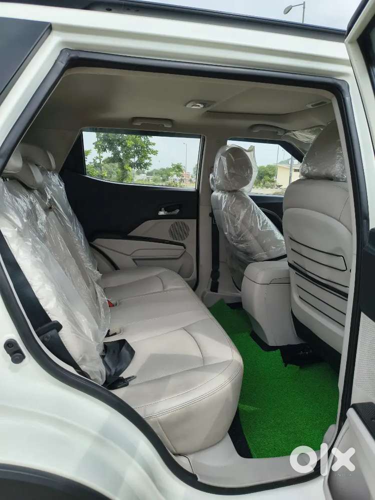 Mahindra Xuv300 W8 2021 Manual With 7 Airbags 5 Star Rating