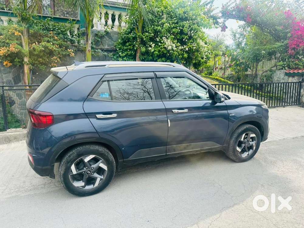 Hyundai Venue 2022 Petrol 37000 Km Driven