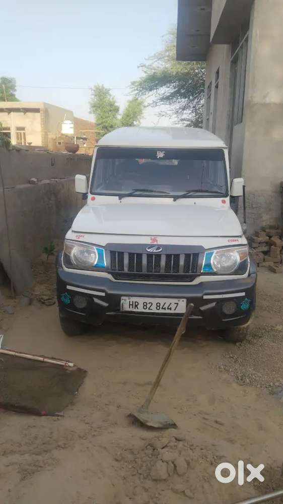 Bolero 9 Seater Ac