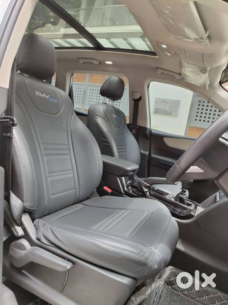 Mahindra Xuv700 2.0 Ax 5 Petrol Mt 7 Str, 2023, Petrol