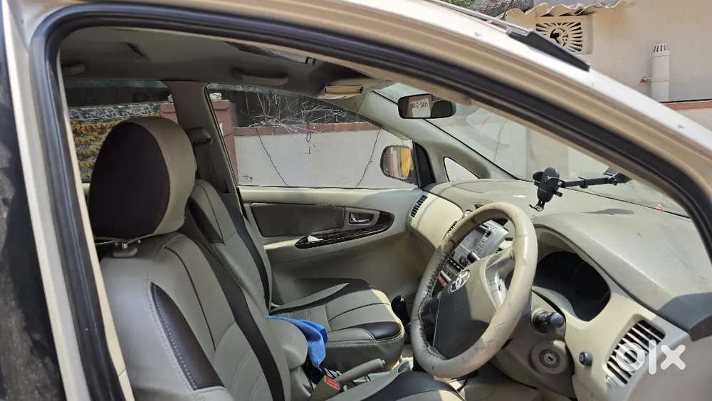 Toyota Innova 2.5ev 8str
