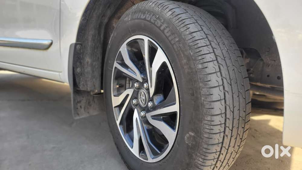 Toyota Innova Crysta [2020-ongoing] 2.4 Gx 8 Str, 2024, Diesel