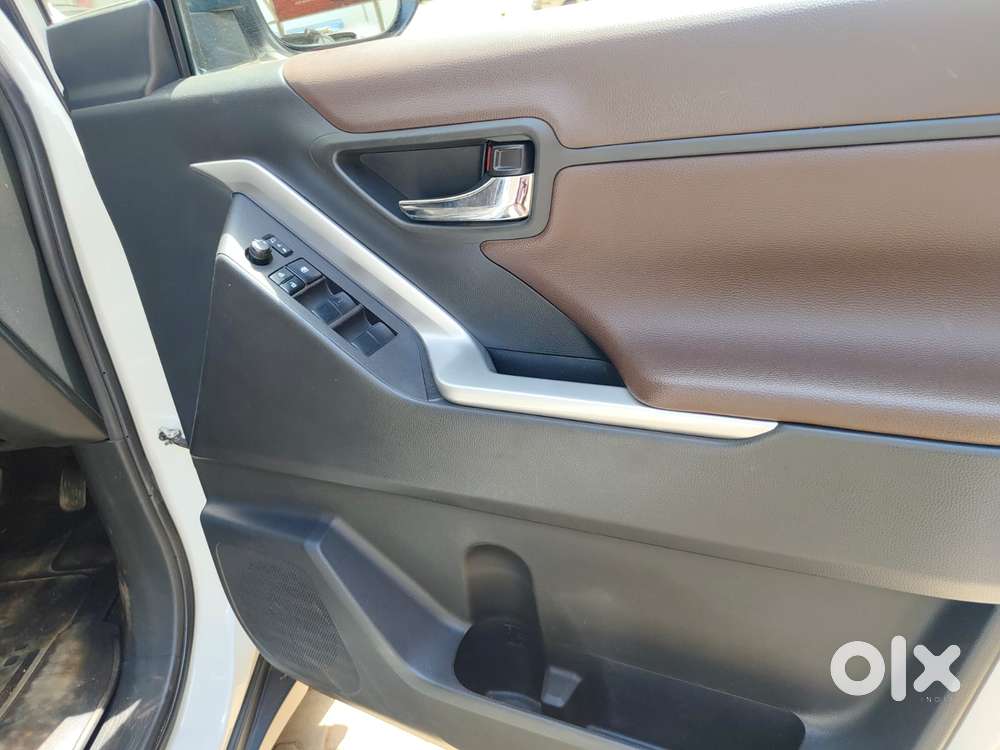 Toyota Innova Hycross 2.0 Vx (o) Hybrid 7 Str, 2024, Petrol