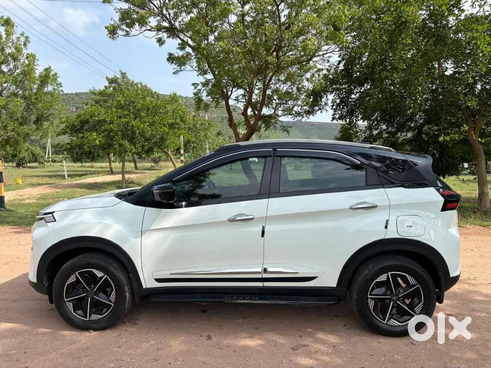 Tata Nexon 2025 Petrol Well Maintained