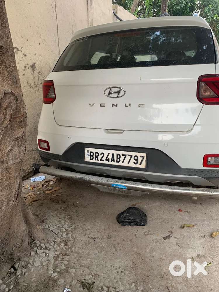 Hyundai Venue 1st Owner 2020 18000km Petrol Service Records