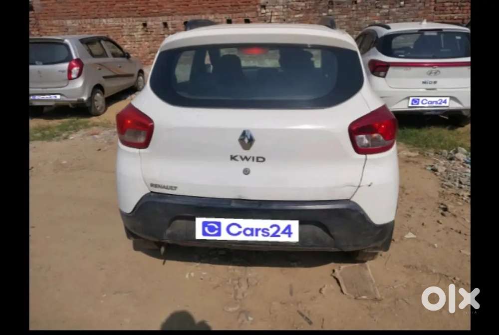 White Colour Car No:dl1cu9181