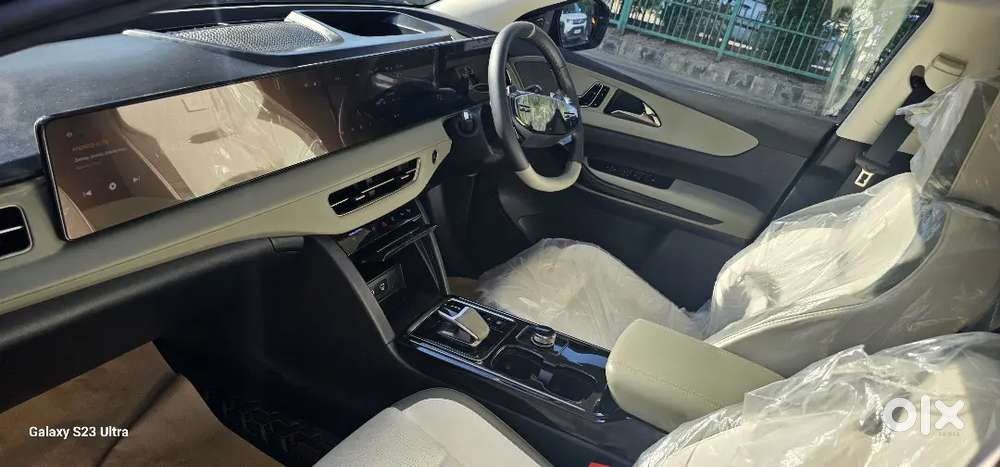 Mahindra Xev 9e Top Model November 2025 Electric 4000 Km Driven