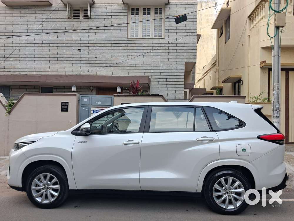 Toyota Innova Hycross 2.0 Vx (o) Hybrid 7 Str, 2024, Petrol