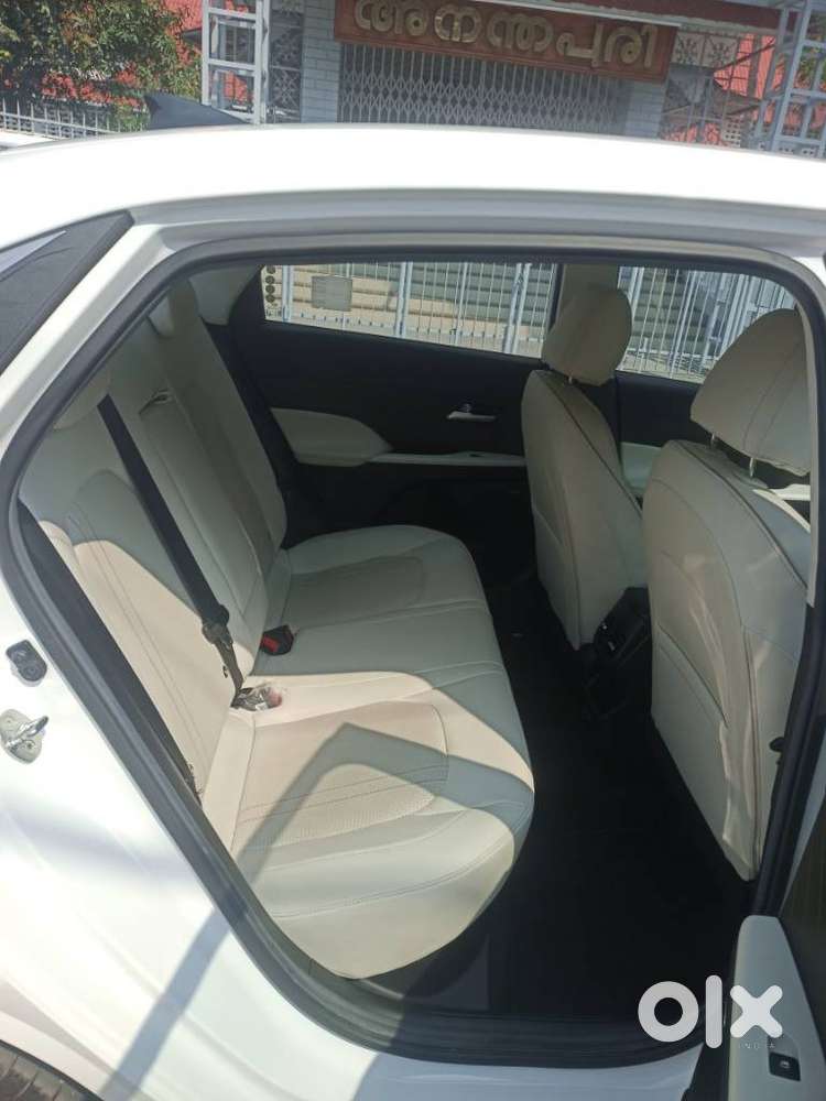 Hyundai Verna Sx (o) 1.5 Vtvt Ivt [2023 - 2026], 2025, Petrol
