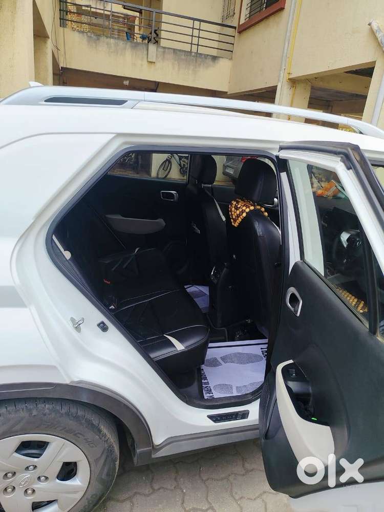 Hyundai Venue 2023 Petrol Well Maintained