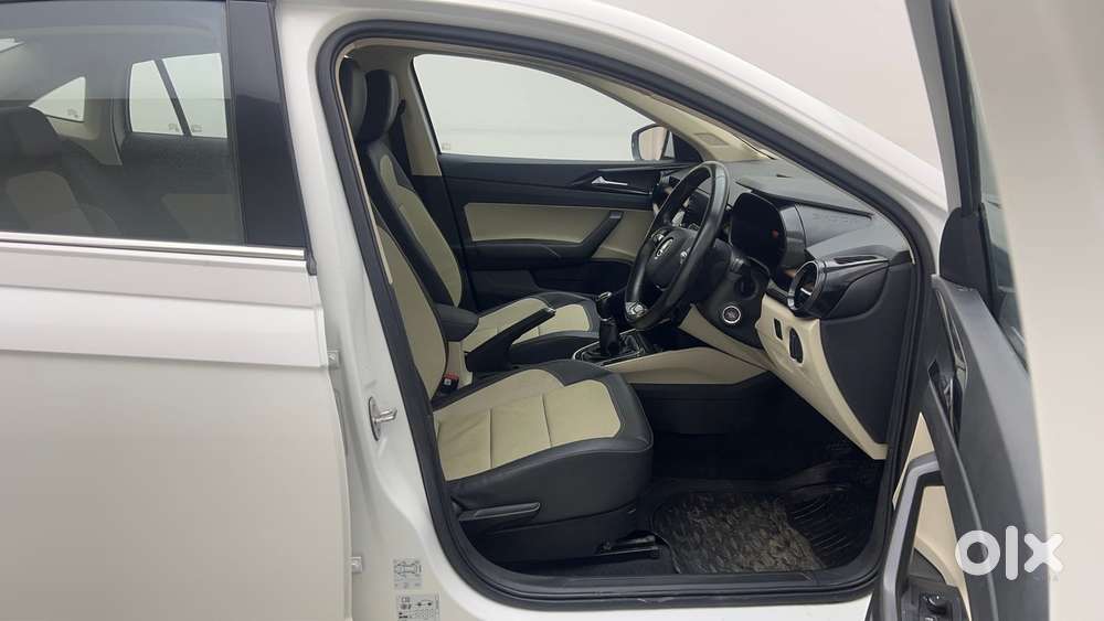 Skoda Slavia Style 1.0l Tsi Mt, 2022, Petrol