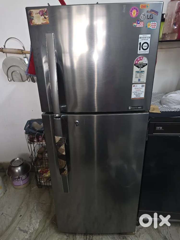 Double door refrigerator