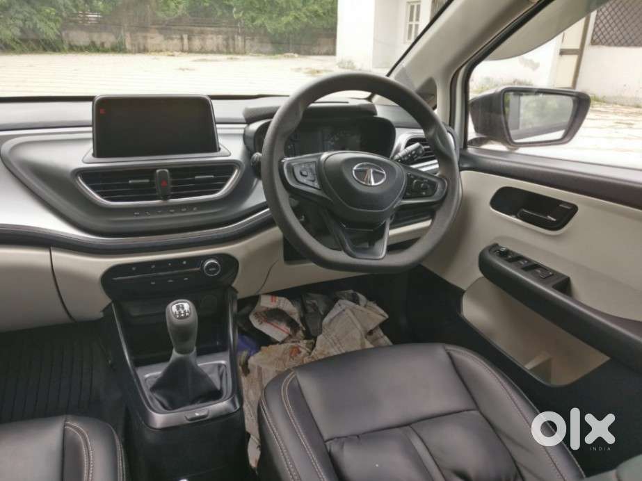 Tata Altroz, 2022, Petrol