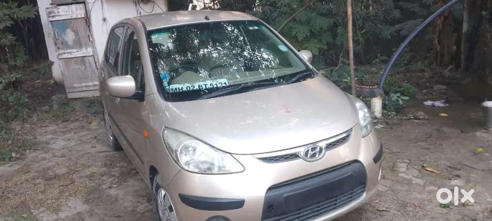 I 10 Car Golden Color