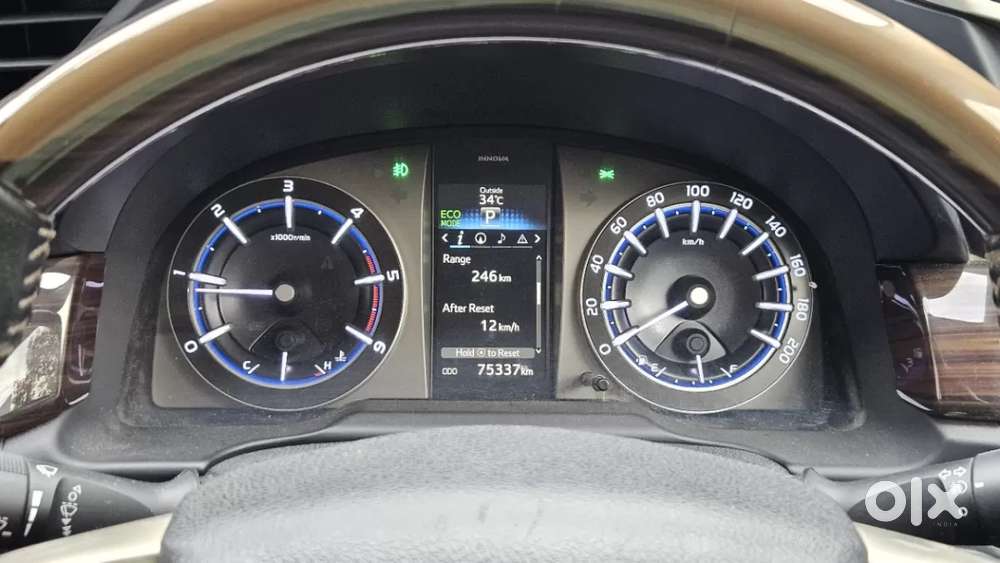 Toyota Innova Crysta 2.8 Zx At 7 Seater, 2016, Diesel