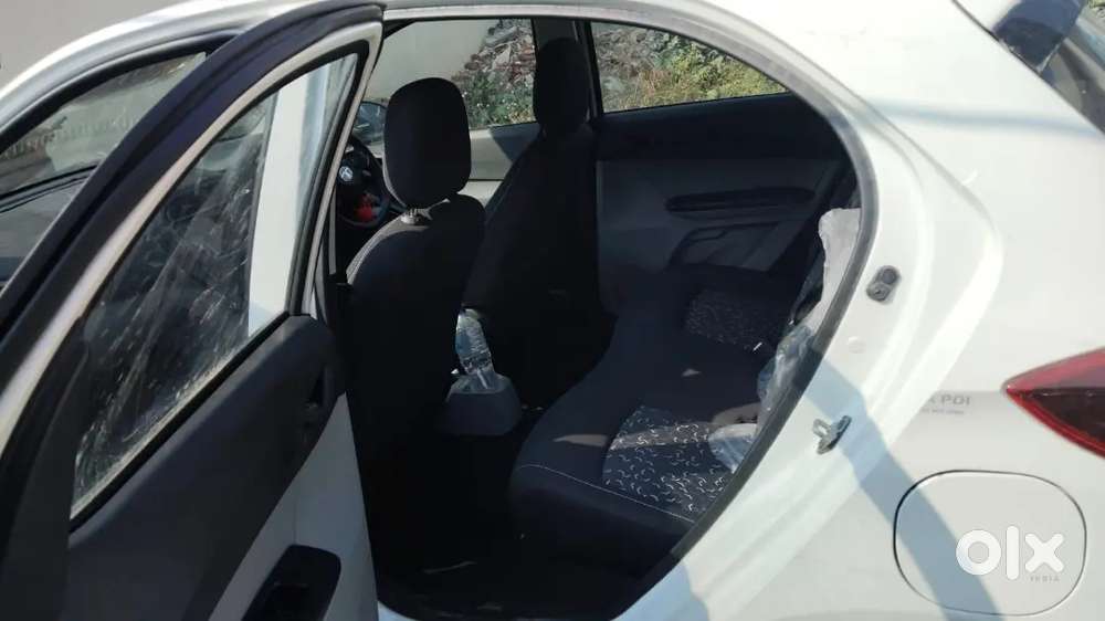 Tata Tiago Ghadi Mai Music System Nahin Hai.