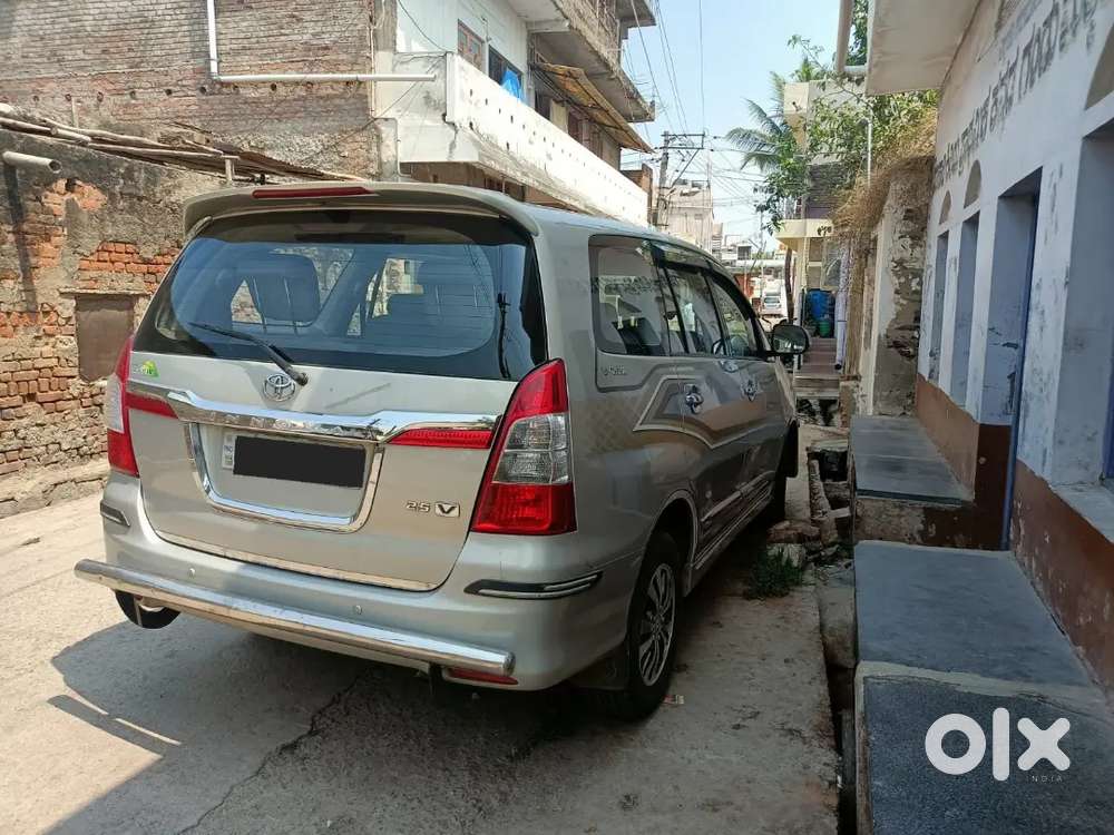 Toyota Innova 2015 Diesel Well Maintained With Company Service