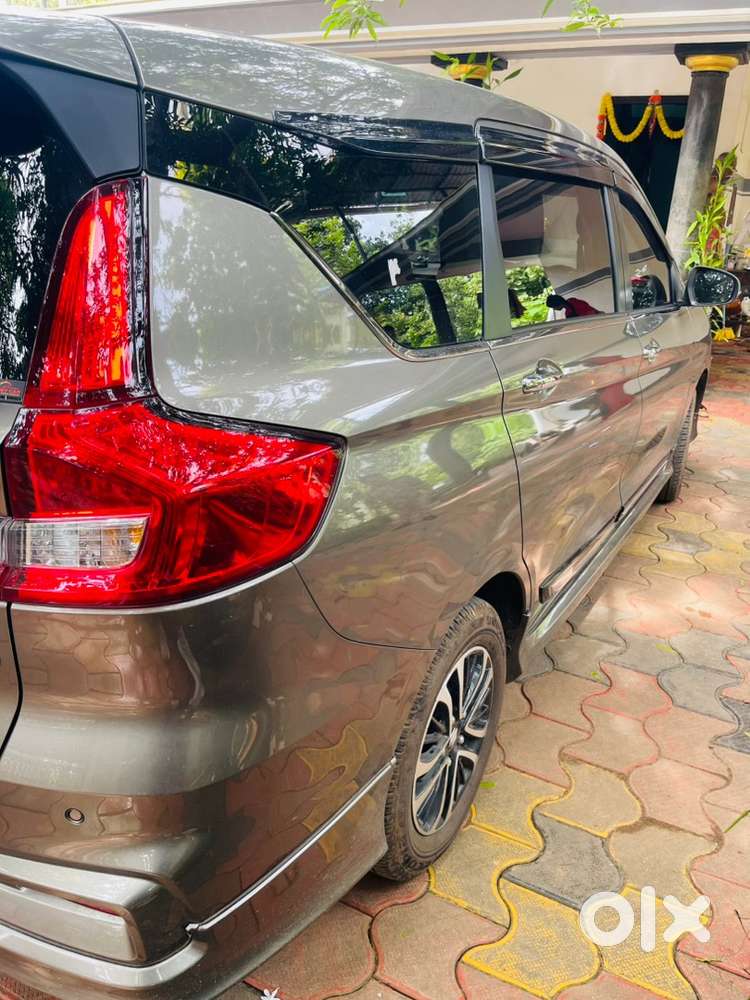 Maruti Suzuki Ertiga Zxi +at 2025