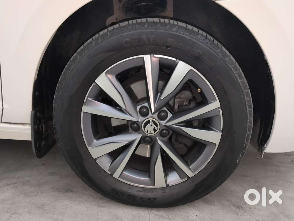Skoda Slavia Style 1.0l Tsi At, 2022, Petrol
