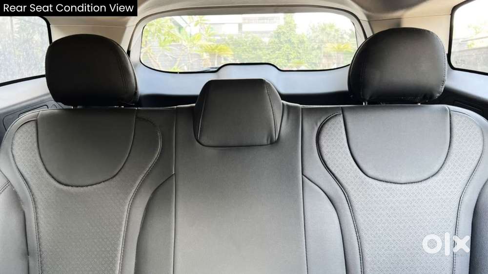 Mahindra Xuv700 Ax 3 Petrol Mt 5 Str (e), 2022, Petrol