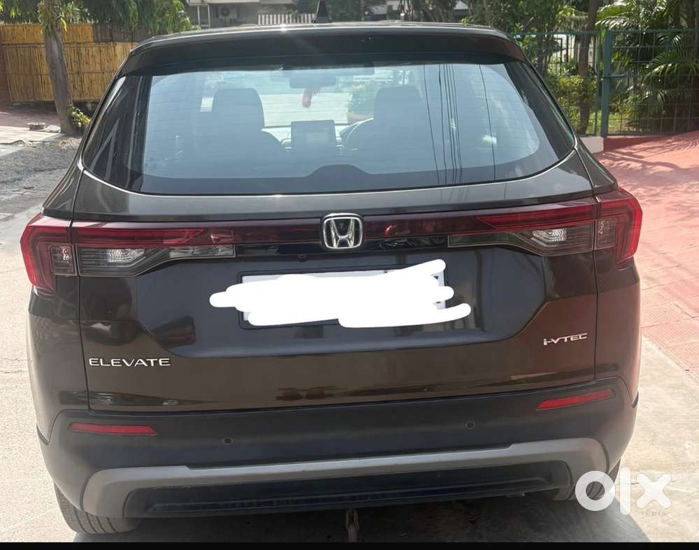 Honda Elevate 2023 Petrol V Cvt Female Driven Perfect Condition